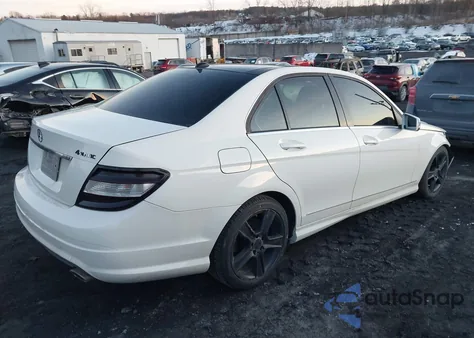 2010 Mercedes-Benz C 300 Luxury 4Matic/Sport 4Matic z USA, uszkodzony, nr VIN WDDGF8BB2AR131105